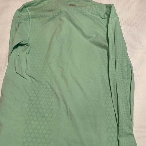 FILA fitted half zip. - Picture 4 of 4